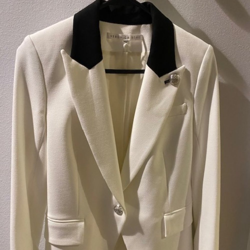 Never worn Veronica Beard tuxedo blazer with dickey Size 2
